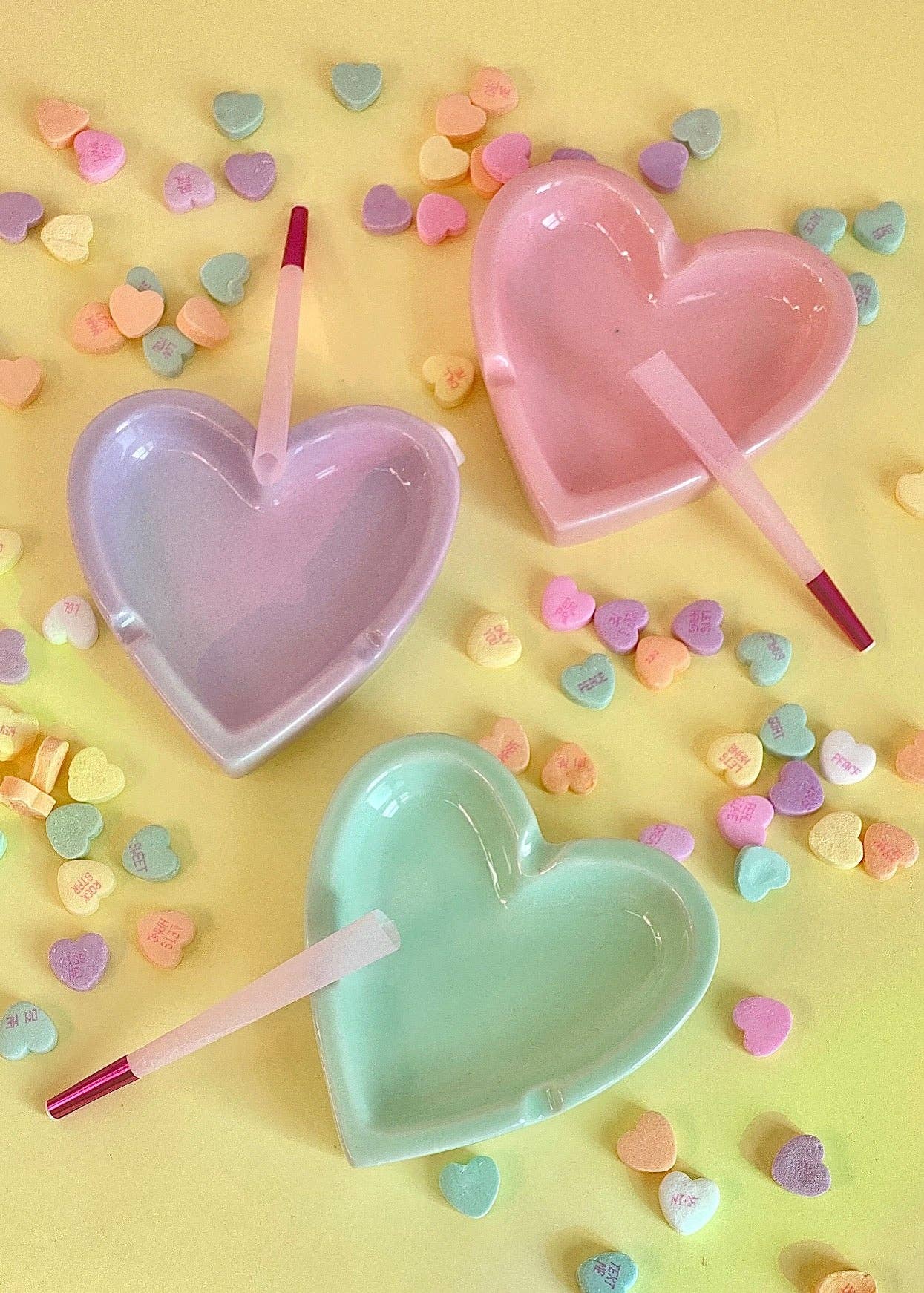 Canna Style - CANDY HEART ASHTRAY