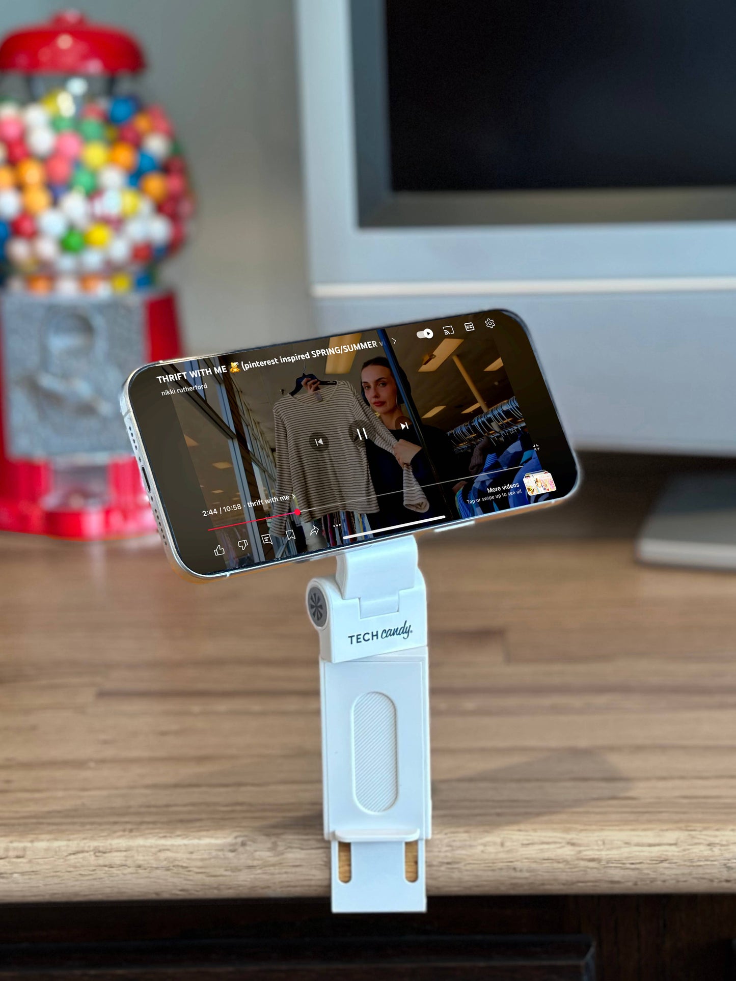 Hold It Right There : Magnetic Travel Phone Stand