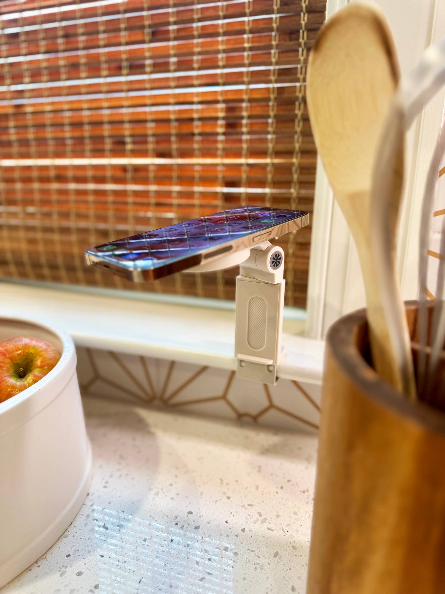 Hold It Right There : Magnetic Travel Phone Stand