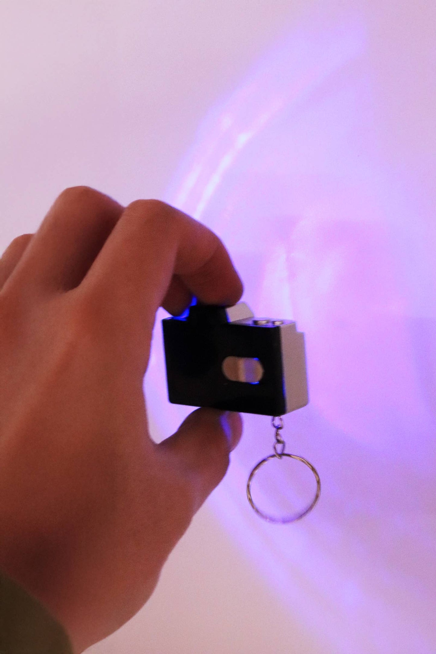 Retro Camera Red & Blue Light Flashing Key Chain