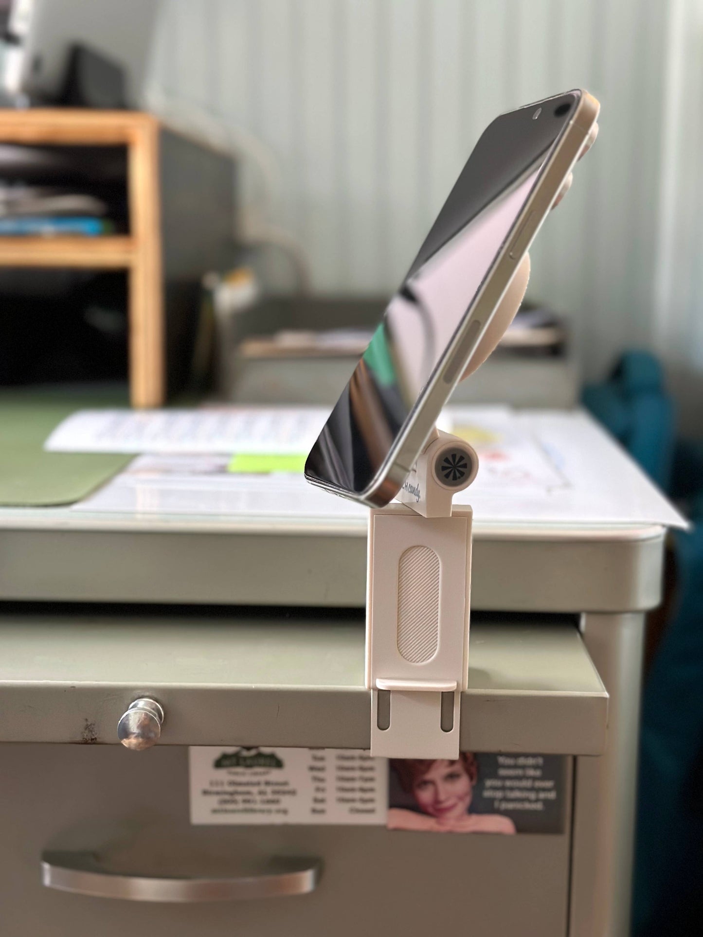 Hold It Right There : Magnetic Travel Phone Stand