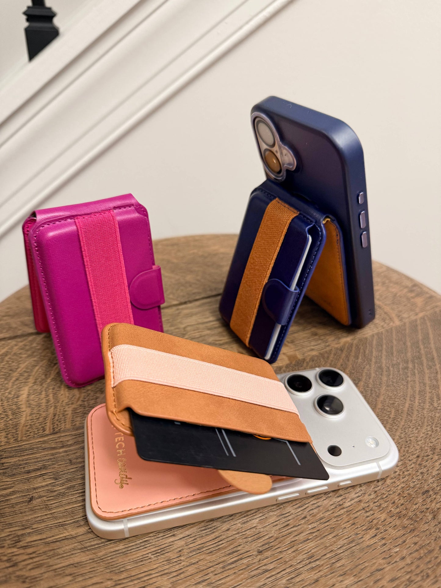 BACK POCKET : 3-IN-1 MAGNETIC PHONE WALLET