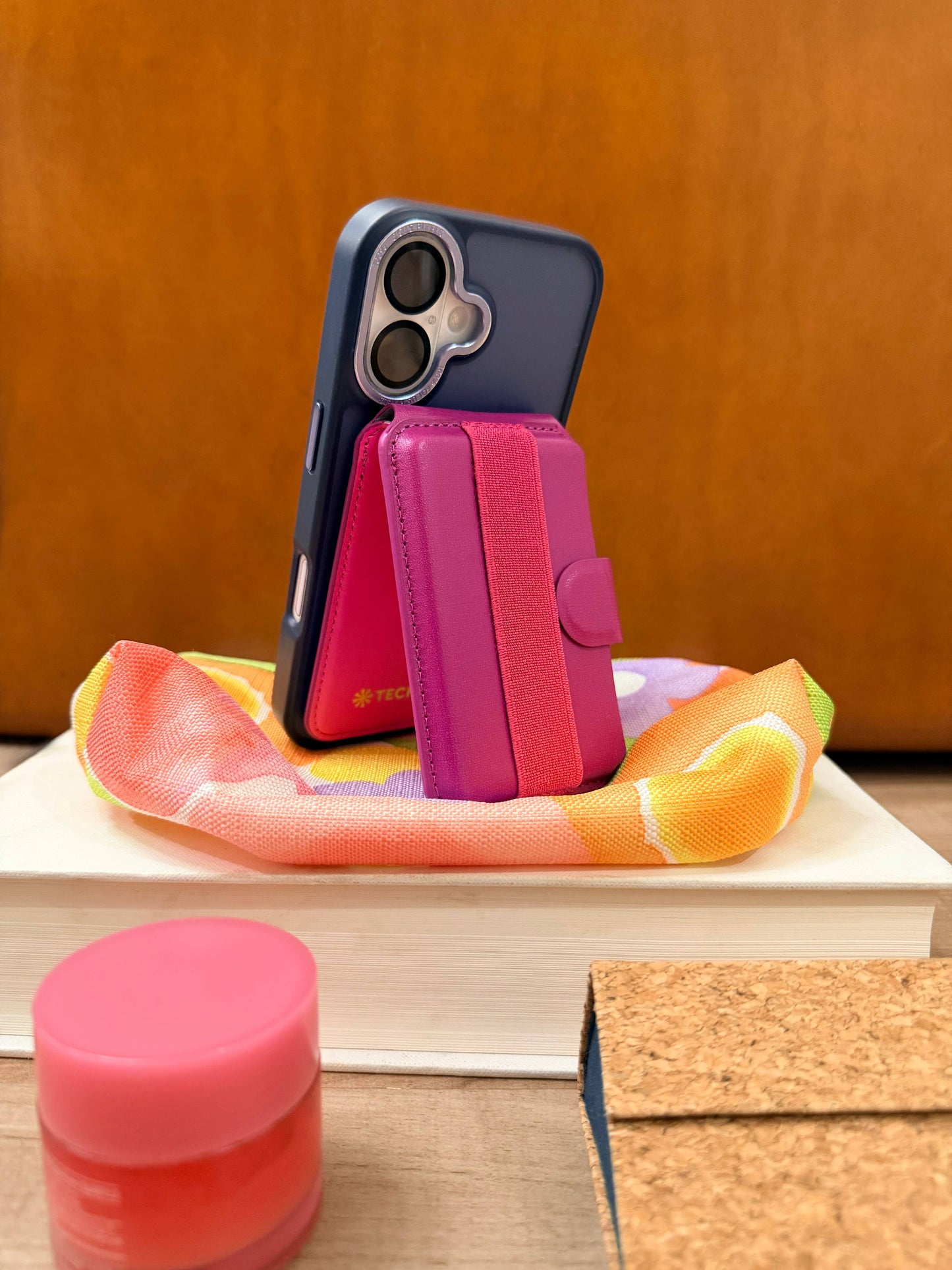 BACK POCKET : 3-IN-1 MAGNETIC PHONE WALLET