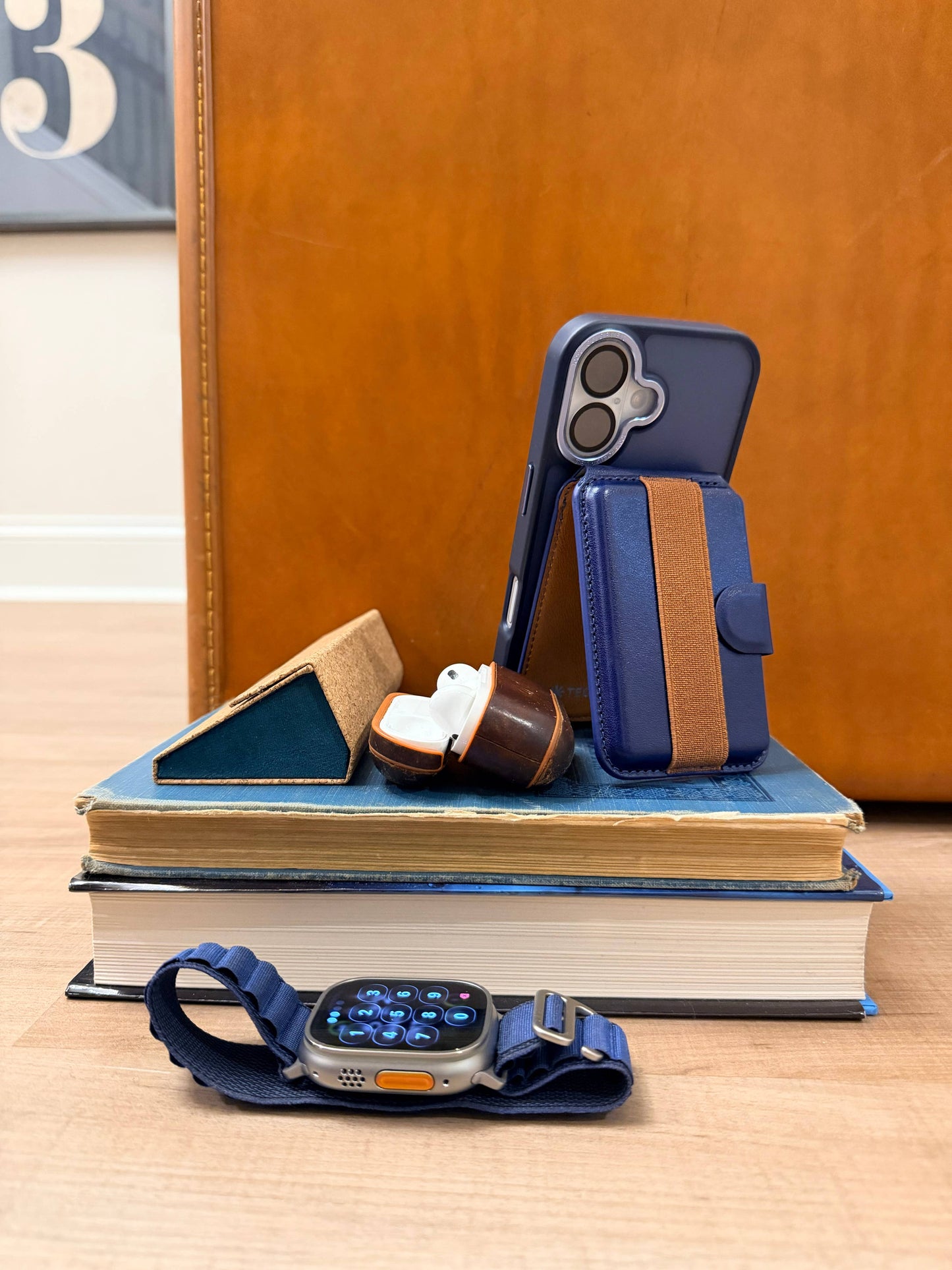 BACK POCKET : 3-IN-1 MAGNETIC PHONE WALLET