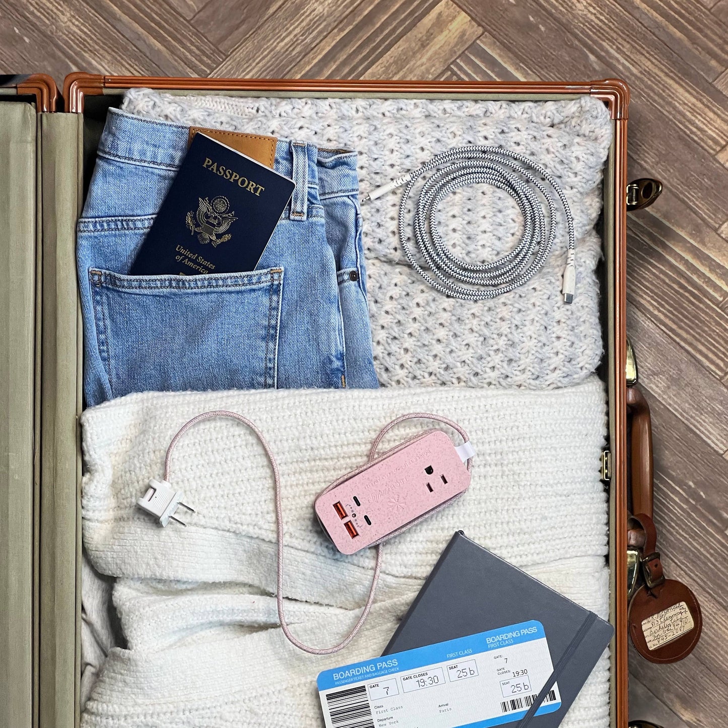 Tech Candy - POWER TRIP ECO OUTLET/USB/USB-C CHARGER