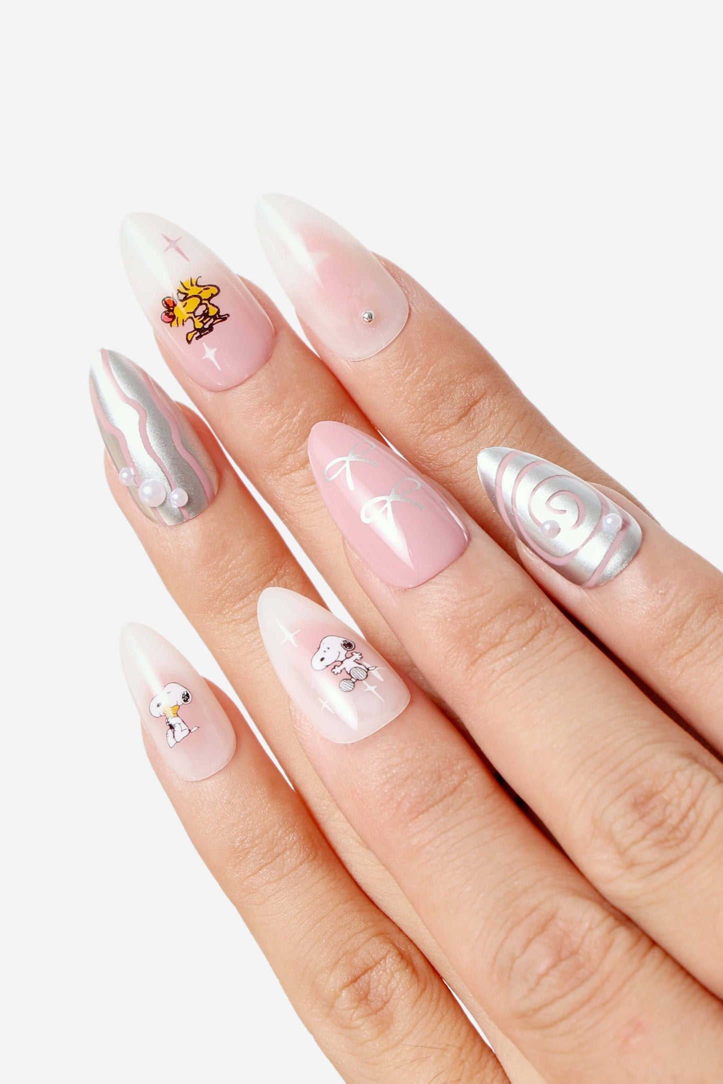 SWIRLS OF SNOOPY -  ALMOND PRESS-ON NAILS