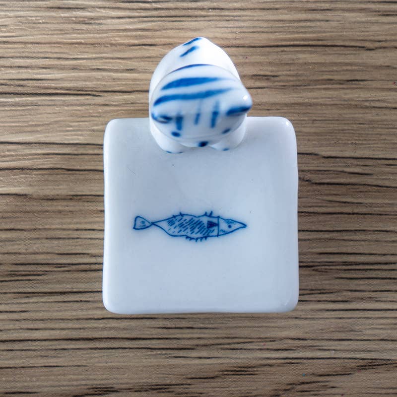 Urban Tokyo - Cat and Fish Porcelain Chopsticks Rest - Thumbnail 5
