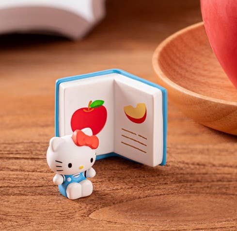 Sanrio Hello Kitty Big Apple Picnic Series Blind Figure +BOX