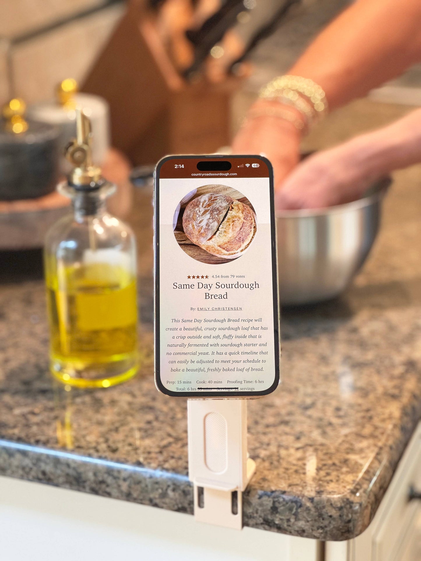 Hold It Right There : Magnetic Travel Phone Stand