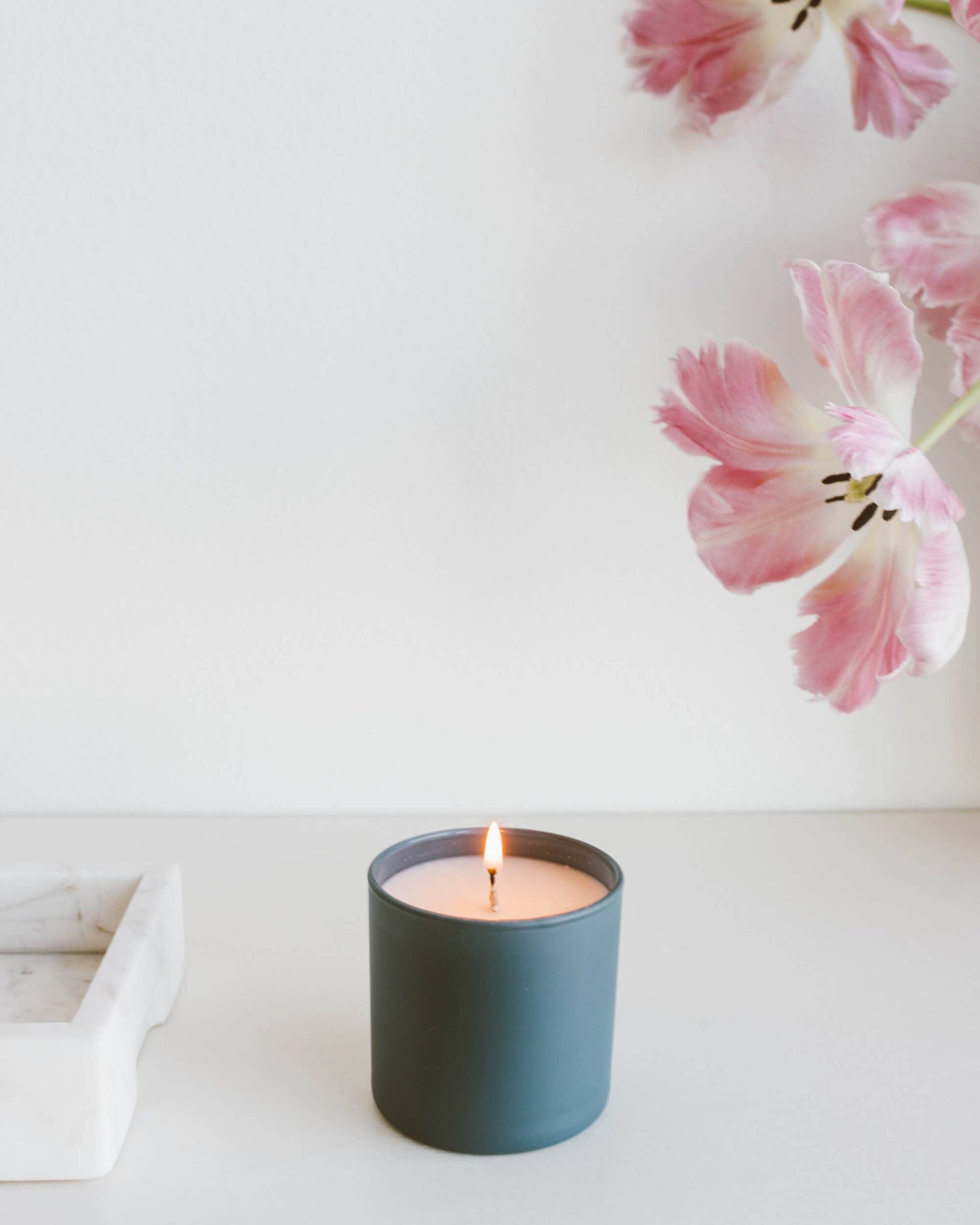 Calyan Wax Co. - Oakmoss + Amber - Dignity Series Soy Candle