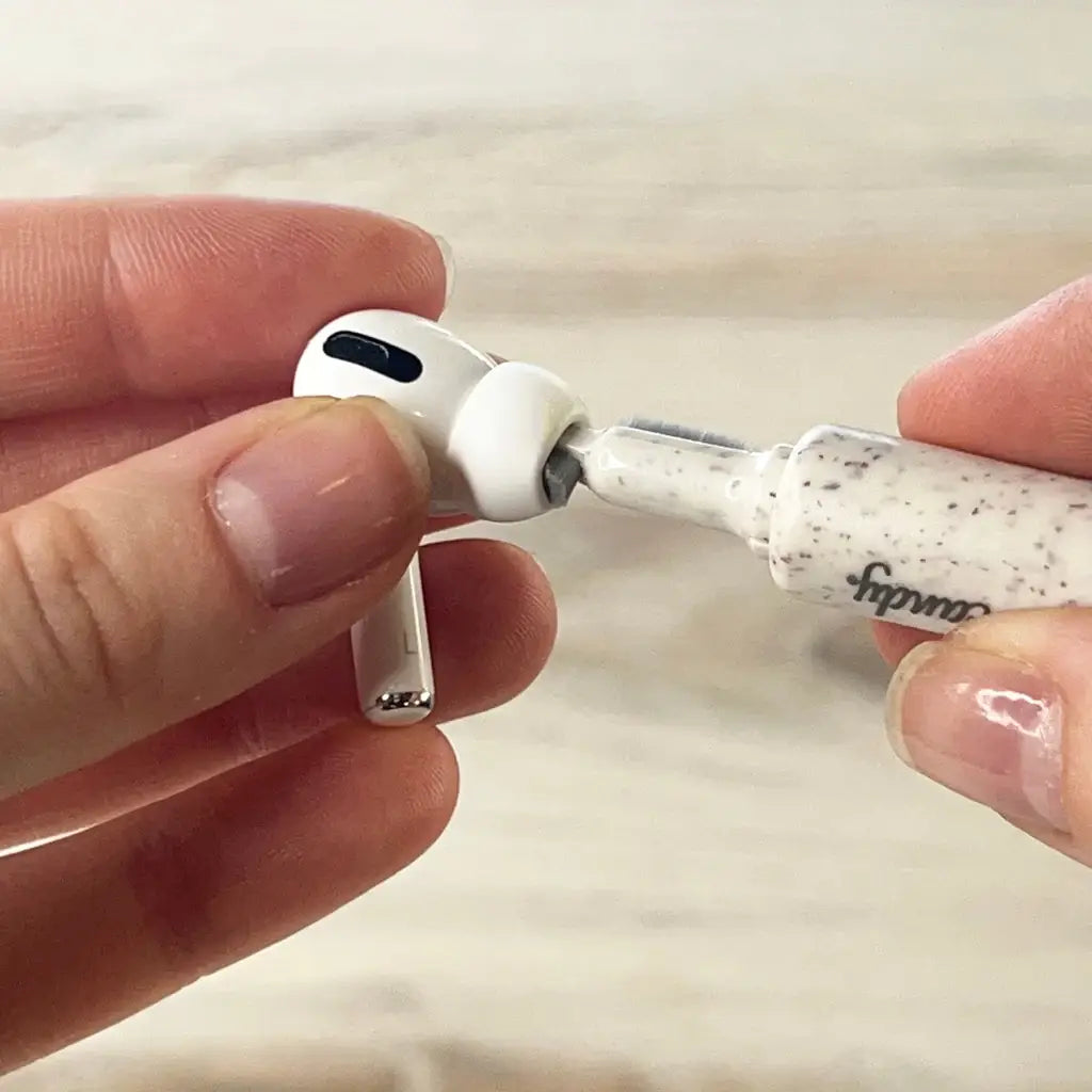 TEENIE WEENIE EARBUD CLEANIE