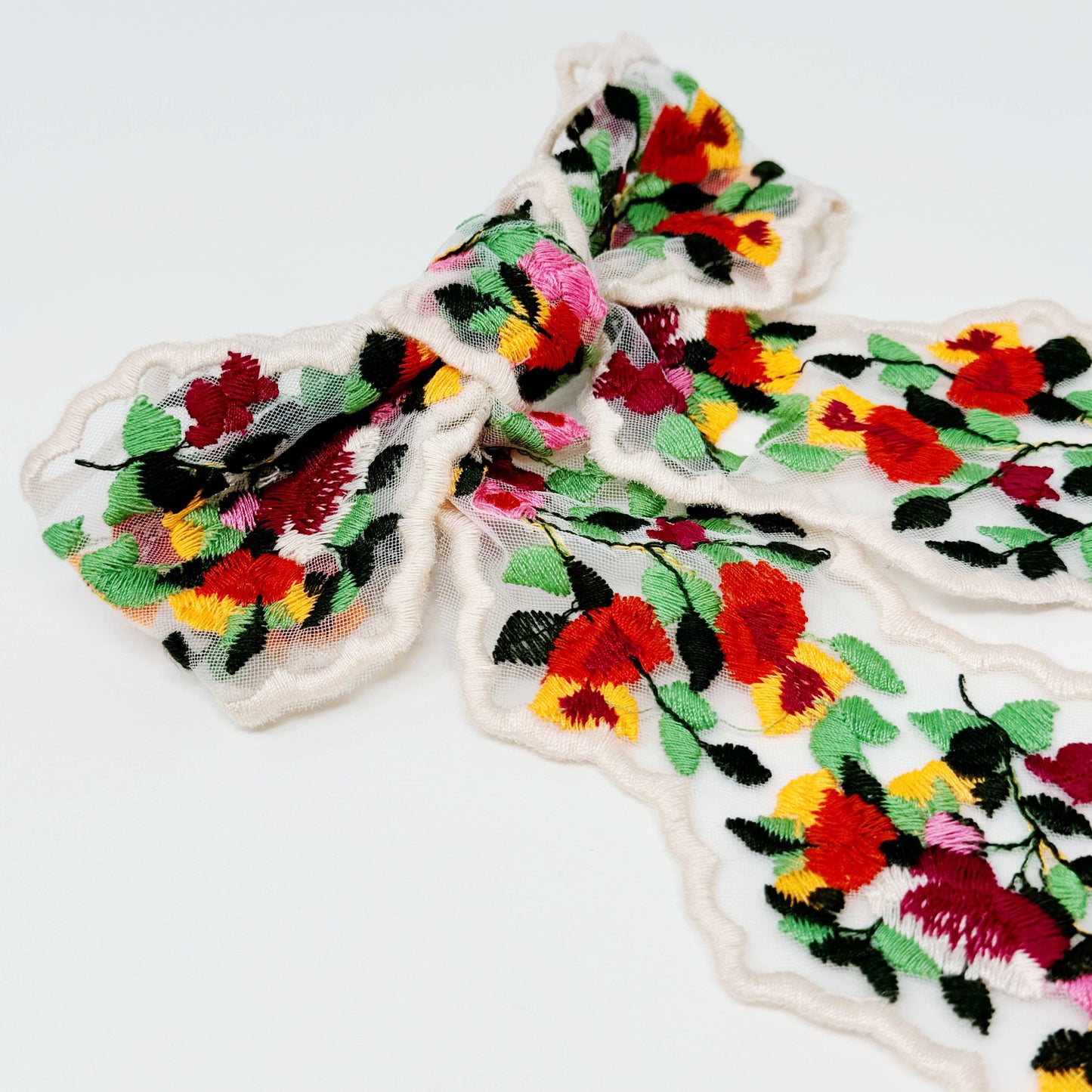 Ellison+Young - Blooming Garden Lacey Bow Hair Clip
